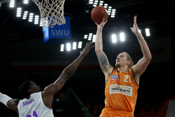 红白埃森稳 红白埃森稳