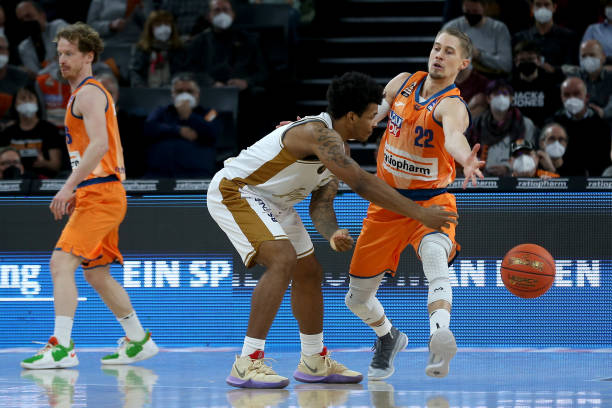 在全球化背 在全球化背