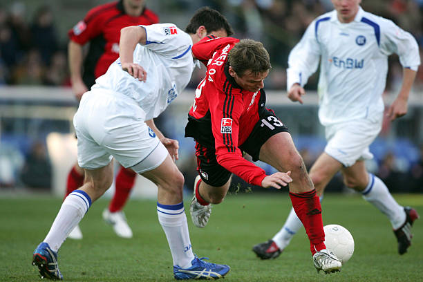 体育国家体育总局副局长杨宁参观山东广播电视台全媒体演播室