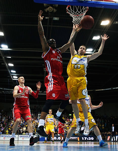 下手不留情！东契奇面对旧主首节轰14分 单挑前队友还“军训”浓眉