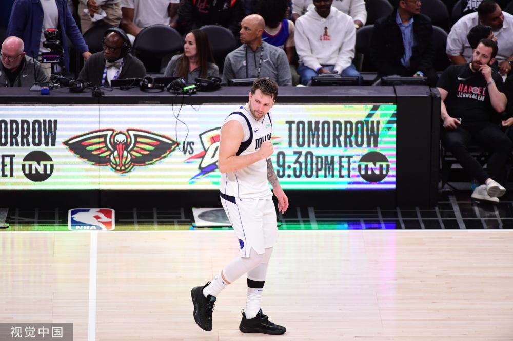 肘直接击中 肘直接击中