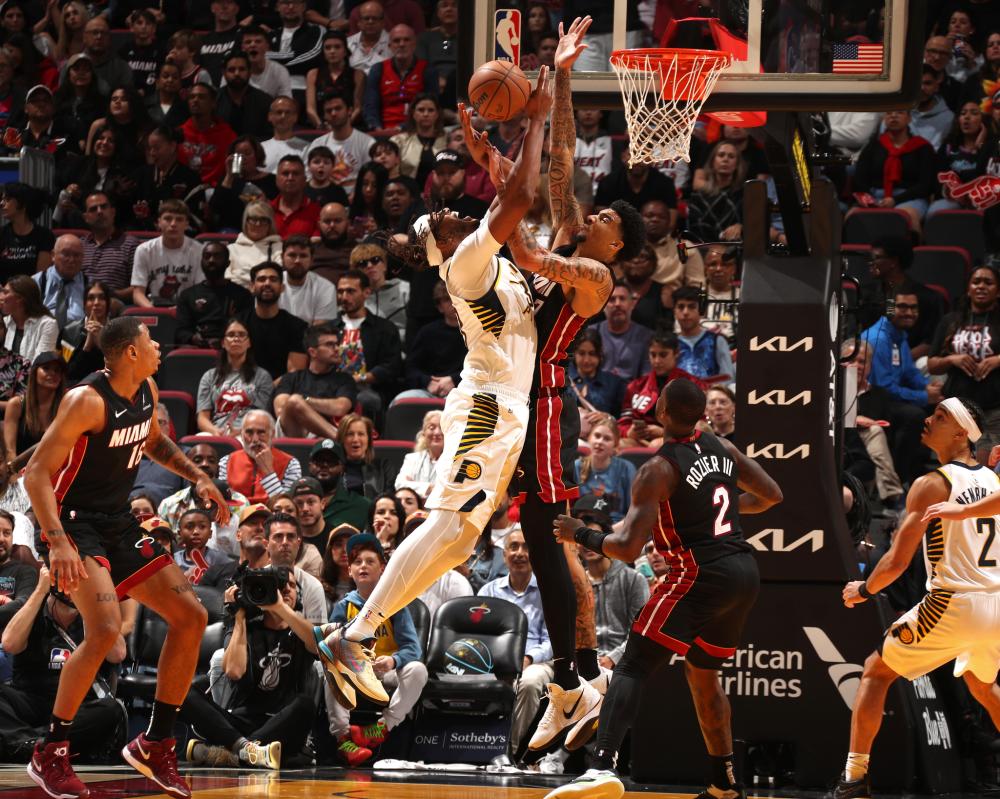 体育中甲：青岛西海岸1-1东莞莞联 让出榜首位置