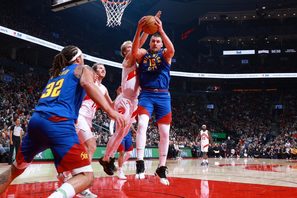 仅得6分仍狂赢22分！约基奇真不在乎数据：坐替补席尽情摇摆太惬意